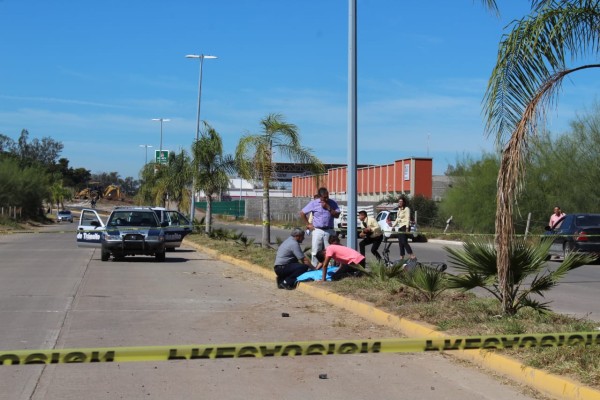 En Guasave, alumno de secundaria muere al derrapar moto