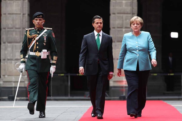 El Presidente de México, Enrique Peña Nieto, y la Canciller de la República Federal de Alemania, Angela Merkel, en el evento de recepción a la política europea.