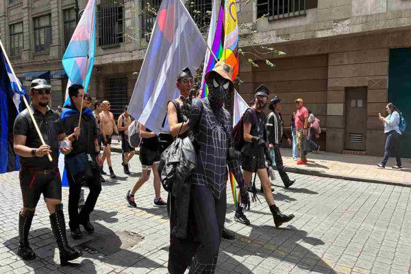 $!La protesta por desapariciones LGBT y crímenes de odio persistió entre la fiesta y el color de la Marcha del Orgullo 2025