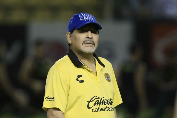 Maradona es suspendido un juego por la Comisión Disciplinaria