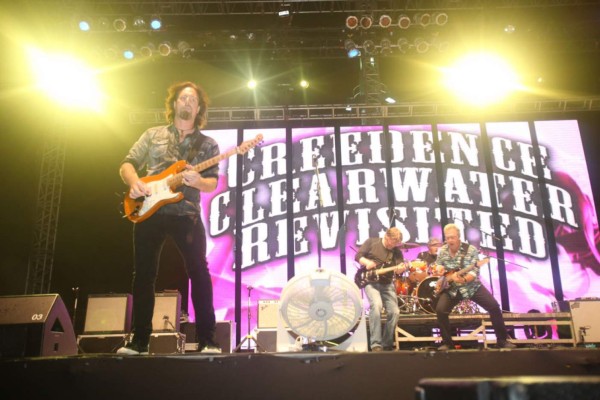 Creedence llevó al público en un nostálgico viaje musical.