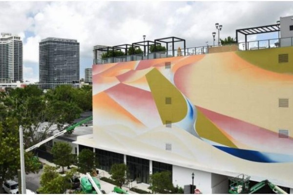 Artista mexicano realiza un mural de 3 mil 530 metros cuadrados en Miami