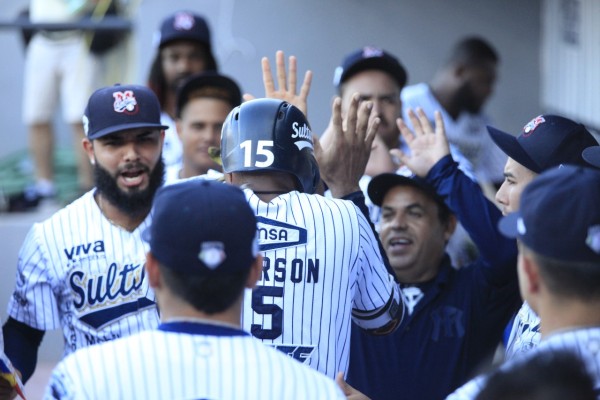 Sultanes derrota 9-2 a Leones y se acerca en la Serie del Rey