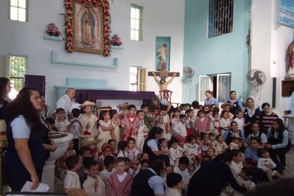 Niños de Colegio Remington cantan Las Mañanitas a la Virgen de Guadalupe