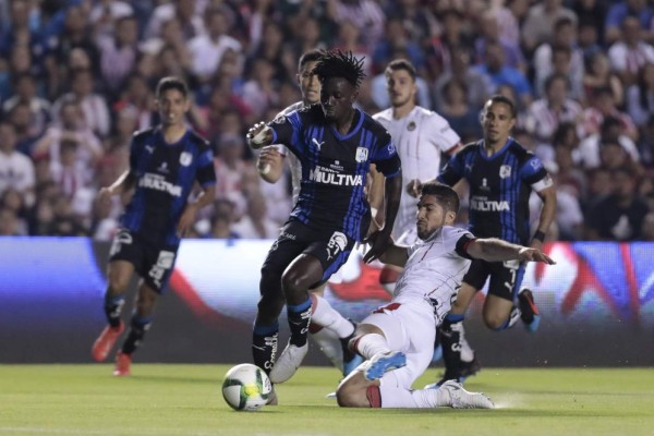 En insípido juego, Chivas y Querétaro empatan sin goles