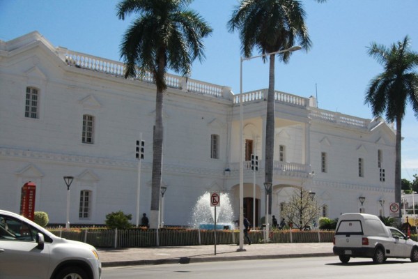 Da de baja Ayuntamiento de Culiacán a empleados de confianza