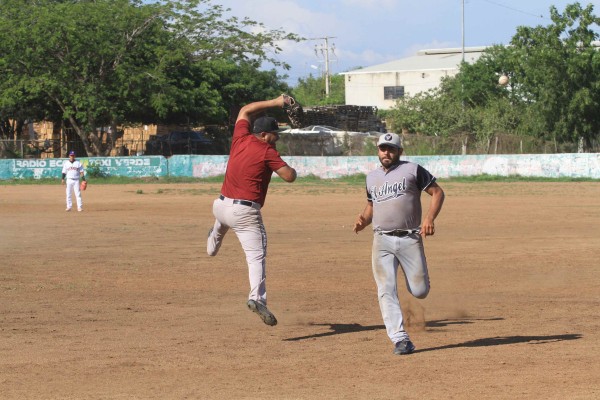 Taller El Cerillo se prende con el bat en la Liga de Beisbol de la Alianza de Camiones Urbanos