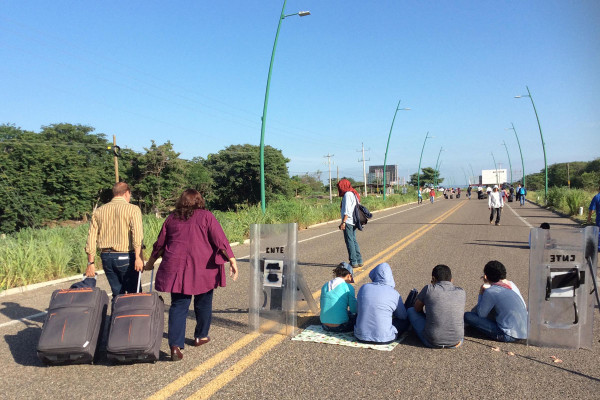 Pagan sueldos a maestros de Chiapas, pero continúan en paro