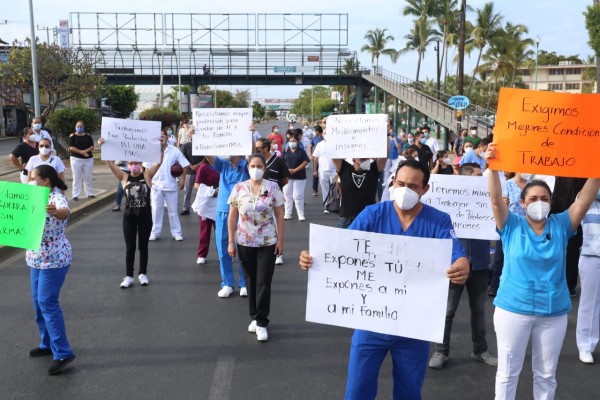 Imposible, cubrir necesidad de equipos de protección a 11 mil 500 trabajadores, dice IMSS