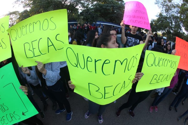 Alumnos y maestros protestan en la Universidad Politécnica de Sinaloa