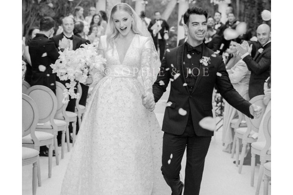 Joe Jonas y Sophie Turner publican en Instagram su primera foto oficial como marido y mujer