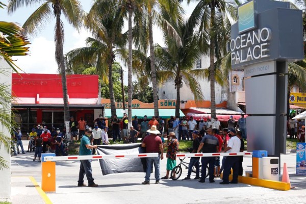 Gobierno del Estado propone diálogo, pero los pescadores no aceptan desbloquear hoteles de Quirino