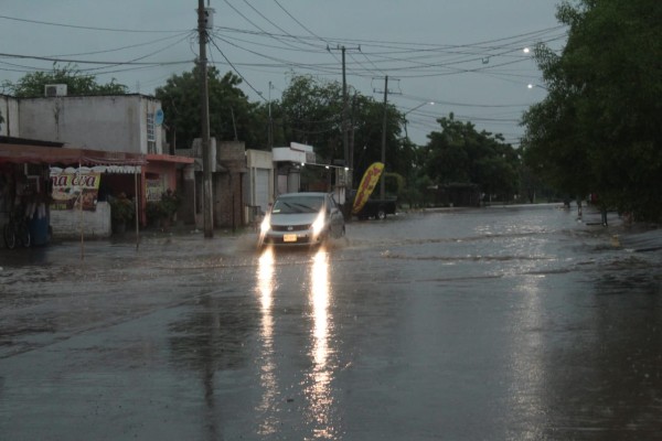 Evacuarán a más de 200 afectados por inundaciones en Las Brisas, Guasave