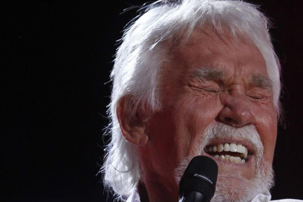 Kenny Rogers, leyenda de la música country, fallece a los 81 años