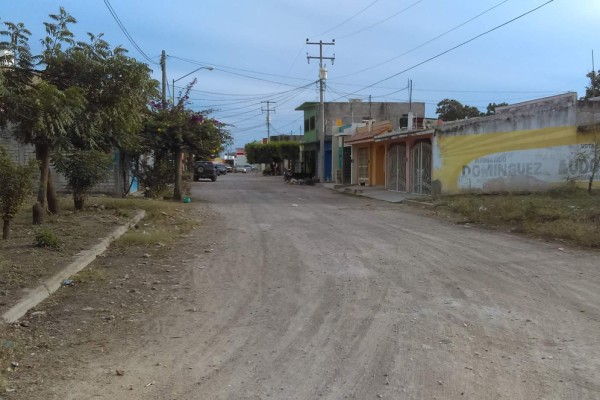 Demandan que se pavimente calle en Fovissste El Paraíso, en Escuinapa