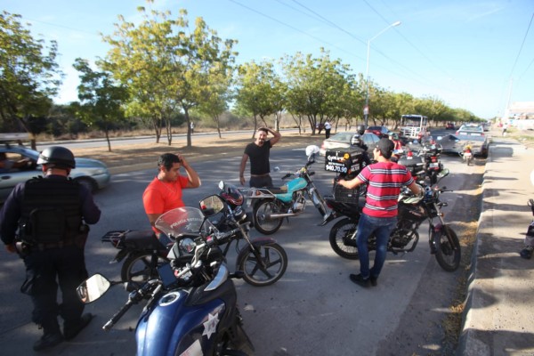 Tránsito Municipal aplica cero tolerancia a motocicletas y vehículos, en Mazatlán