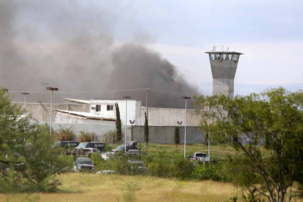 Mueren 13 por disturbios en penal de Cadereyta