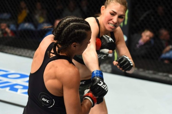 Sinaloense Irene Aldana logra su primera victoria en UFC
