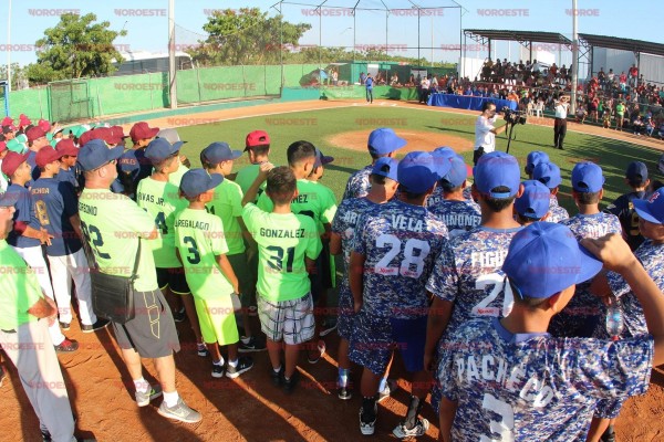 La formación de equipos, vista sobre la segunda base.