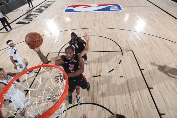 Los Clippers lograron doblegar a los Mavericks en el inicio de los playoffs de la NBA.