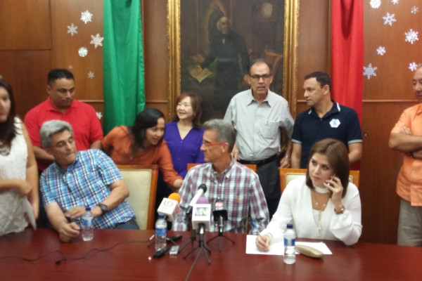 Carlos Felton asegura que denuncia por arrendamiento de vehículos es por revancha.