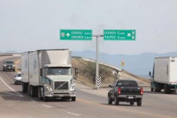 Ante cierre de la Supervía a Durango, proponen 'carrusel' para transportistas de carga