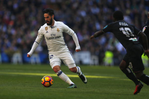 El Madrid golea al Granada e iguala récord invicto