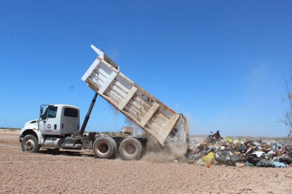Sin permiso, Ayuntamiento de Guasave tira basura en relleno sanitario inconcluso