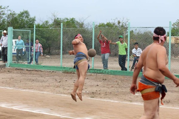 Ponen en marcha torneos de ulama, futbol uruguayo y voleibol