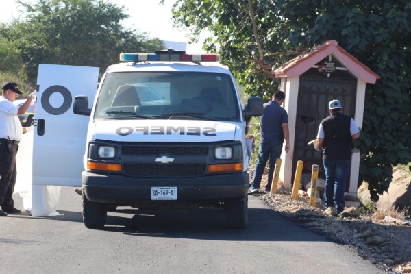 Hallan a hombre asesinado en el cenotafio de Chalino Sánchez, en Culiacán