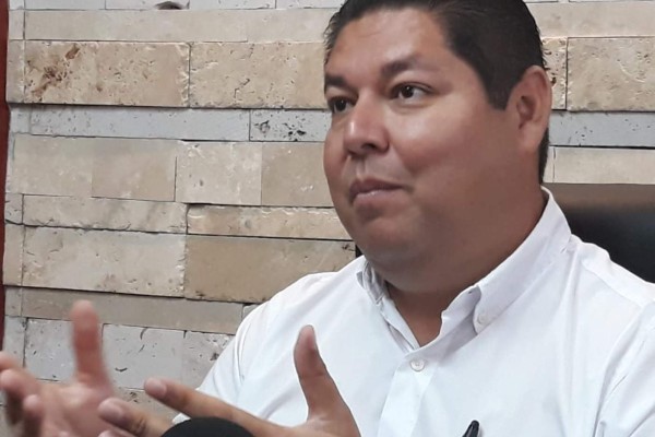 Alcalde de Escuinapa emula a AMLO y va por consulta para endeudar al Municipio