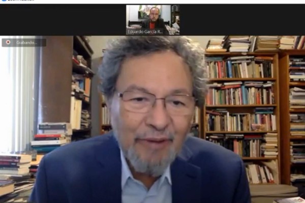 Élmer Mendoza es reconocido con el Premio Negra y Criminal de Tenerife