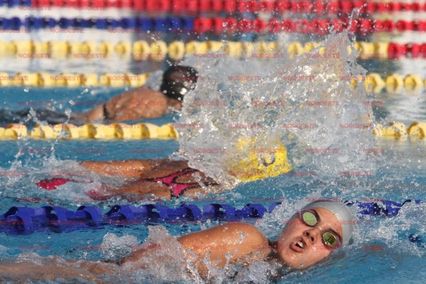 Emocionantes competencias se celebraron en la alberca olímpica.