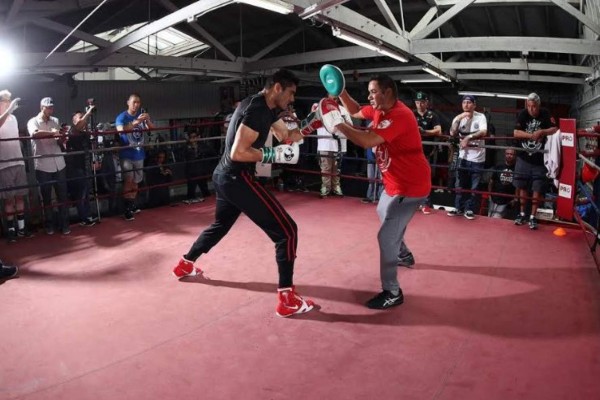 El Zurdo Ramírez abre su entrenamiento previo a su combate ante el colombiano Roamer Angulo