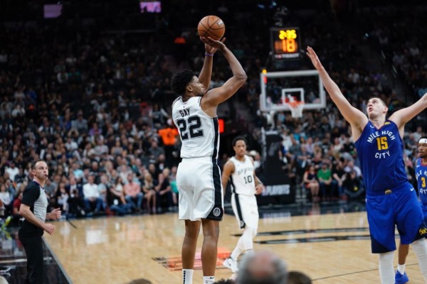 Spurs de San Antonio sobrevive y manda serie ante Nuggets de Denver al límte