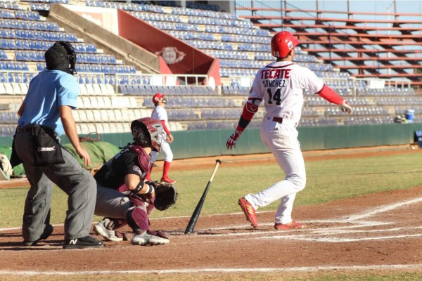 Grand slam de Asael Sánchez fulmina a Tomateros de Culiacán