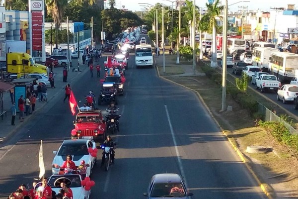 Toma manifestación del Carnaval calles de Mazatlán