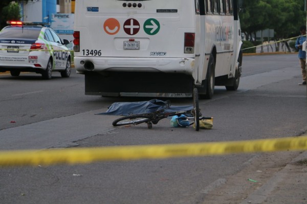 Muere ciclista atropellado por camión urbano en Mazatlán