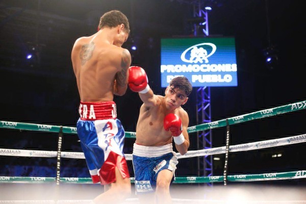 Pedro Guevara vence a Janiel Rivera.