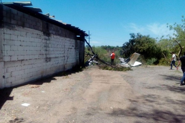 Resulta piloto lesionado tras accidente en avioneta, en Villa Juárez