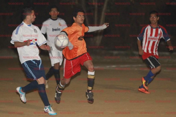 Liga Xolos 8 victorias consecutivas y mantiene el liderato en la Liga de Futbol Uruguayo de La Bomba