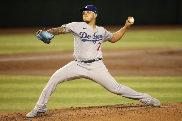 Julio Urías trabajó seis entradas.