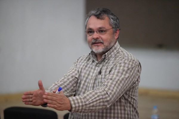 Manda Quirino mensajes equivocados por asesinato de Valdez: Lara Klahr