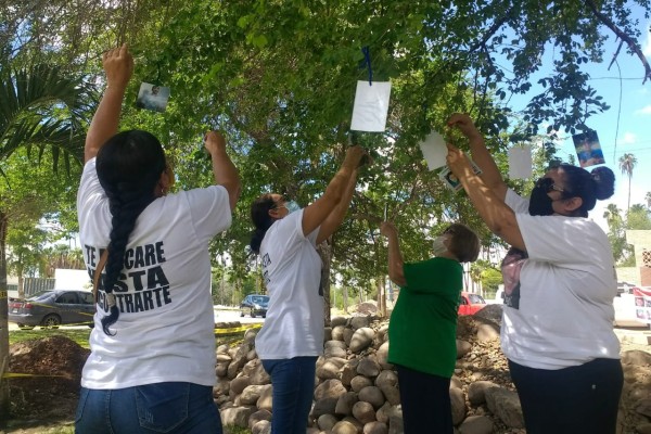 Rastreadoras vuelven a poner memorial para desaparecidos en Los Mochis
