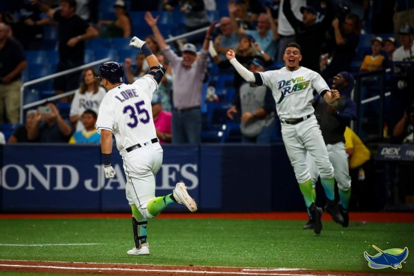 Rays vuelve a ganar en extras y tiene segundo Comodín