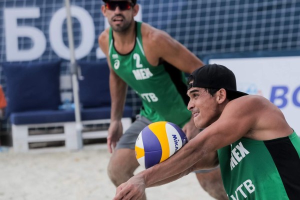 Lombardo Ontiveros y Juan Virgen inician la fase de grupos con revés.