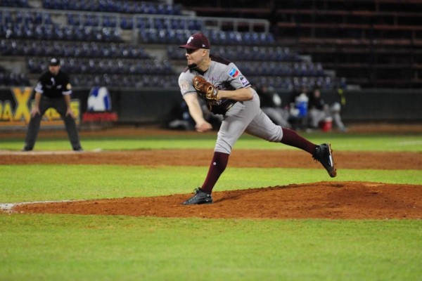 Aldo Montes aceptó sólo un imparable en seis innings.
