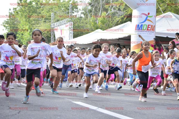 Los pequeños atletas en el arranque de una de las competencia.