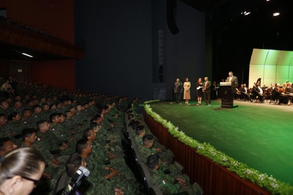Conmemoran Día del Ejército con concierto de la OSSLA, en Culiacán