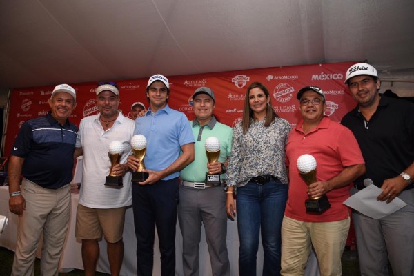 Los ganadores del primer lugar.